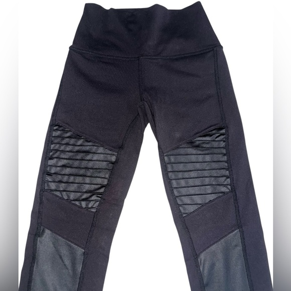 EUC ALO Yoga Leggings with Ruched Detail Black High Waist Size Small - Picture 3 of 6